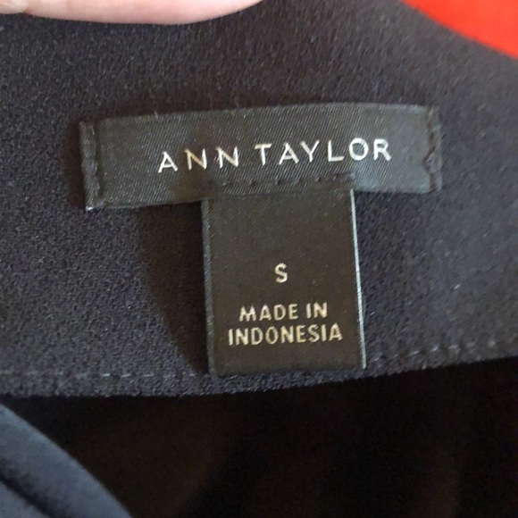 Ann Taylor Black Short Sleeve Cold Shoulder Fluttery Top - Picture 4 of 5